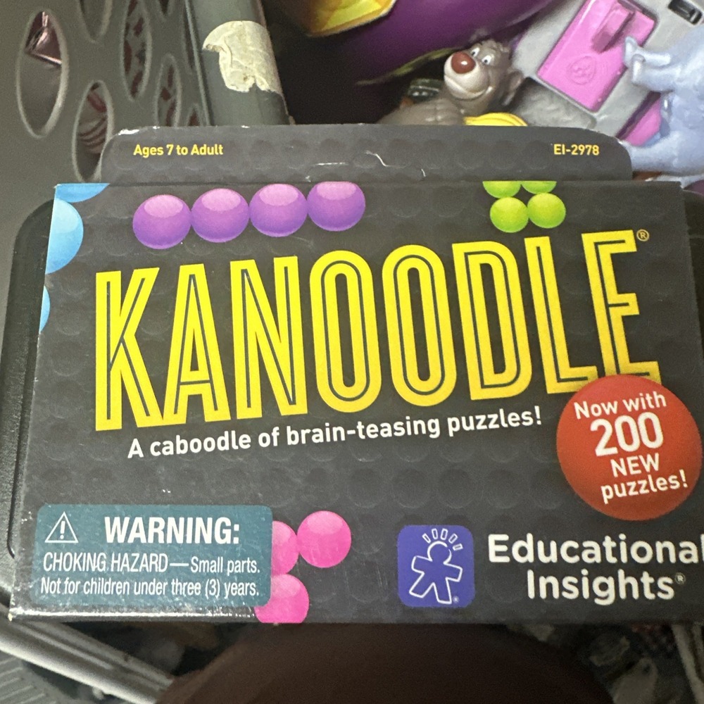 Educational Insights Kanoodle Brain Teasing Puzzles Game New